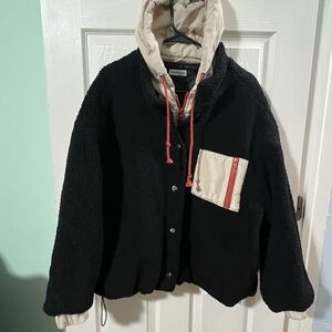 Palmer & Purchase Black Sherpa Fleece Women’s Oversized Jacket w Cream Accents.